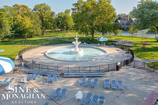 Building Photo - 744 Trombley Rd