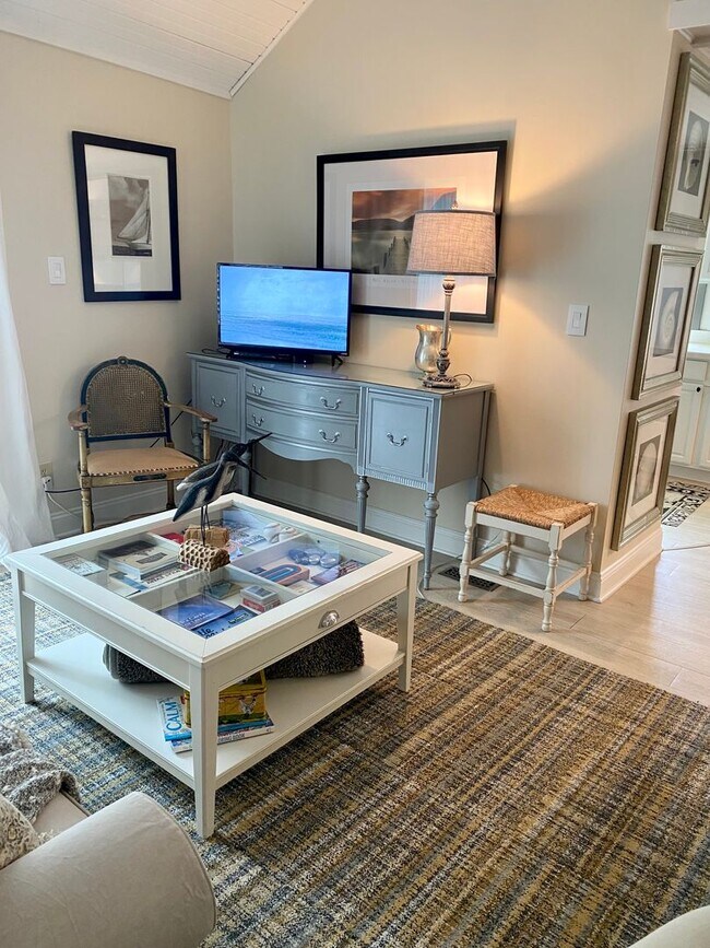 Building Photo - Home on East Bay – Impeccably Furnished Off-Season Retreat