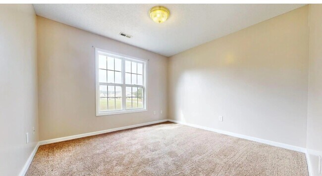 Building Photo - 10 Valley View Ct