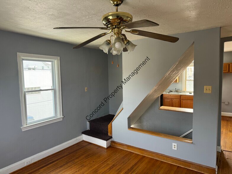 Building Photo - 3033 Hamilton Ave