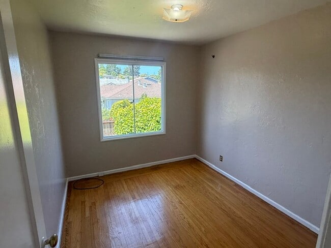 Building Photo - 3-Bedroom Single Family Home in Richmond Annex / El Cerrito Area
