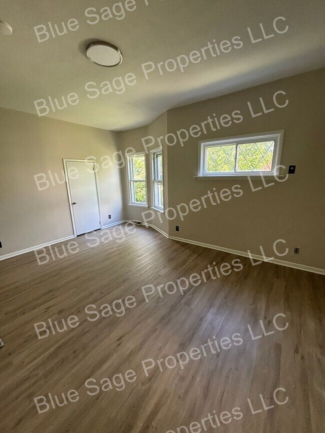 Building Photo - 26 Stratford Ave