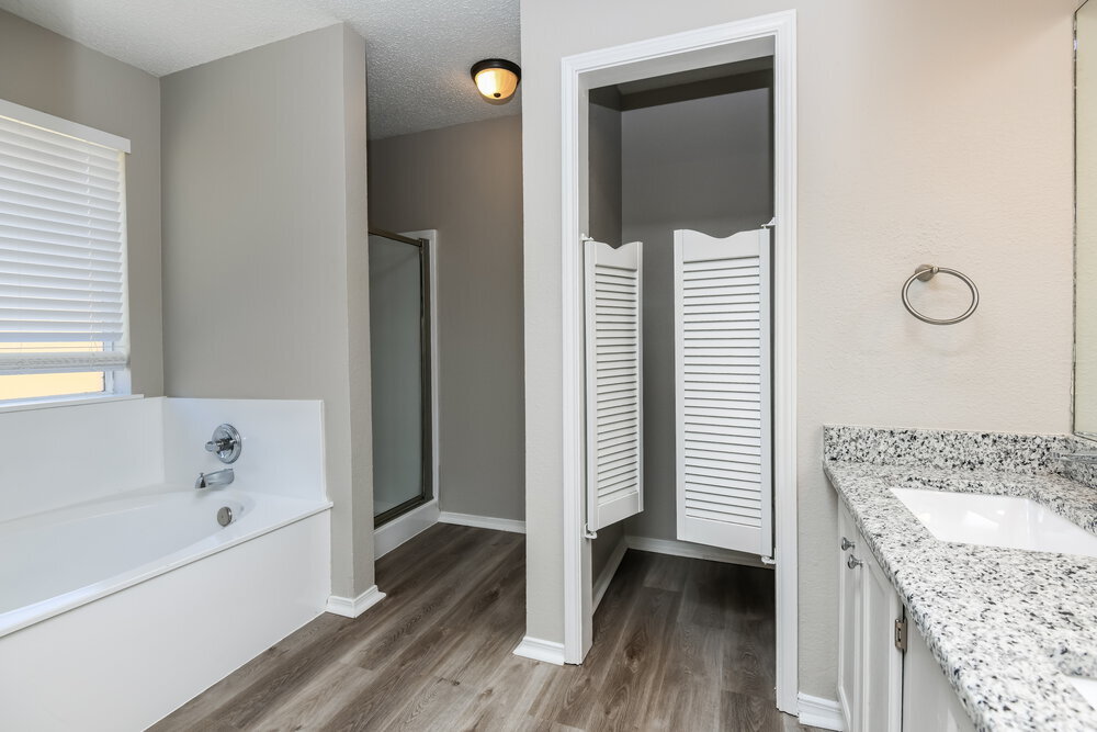 Building Photo - 4648 Feathercrest Dr