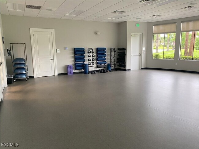 Building Photo - 3261 Altimira Dr