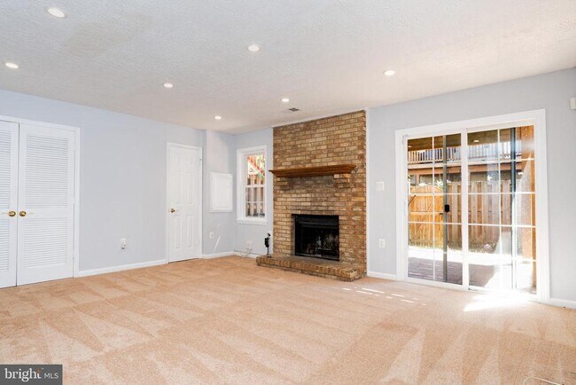 Building Photo - 2011 Pieris Ct
