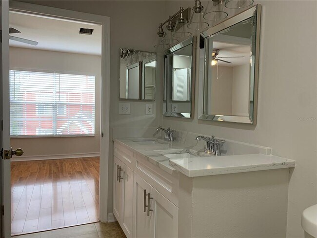 Building Photo - 10416 White Lake Ct