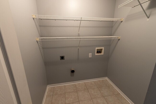 Building Photo - 6725 Taylor Ridge Rd