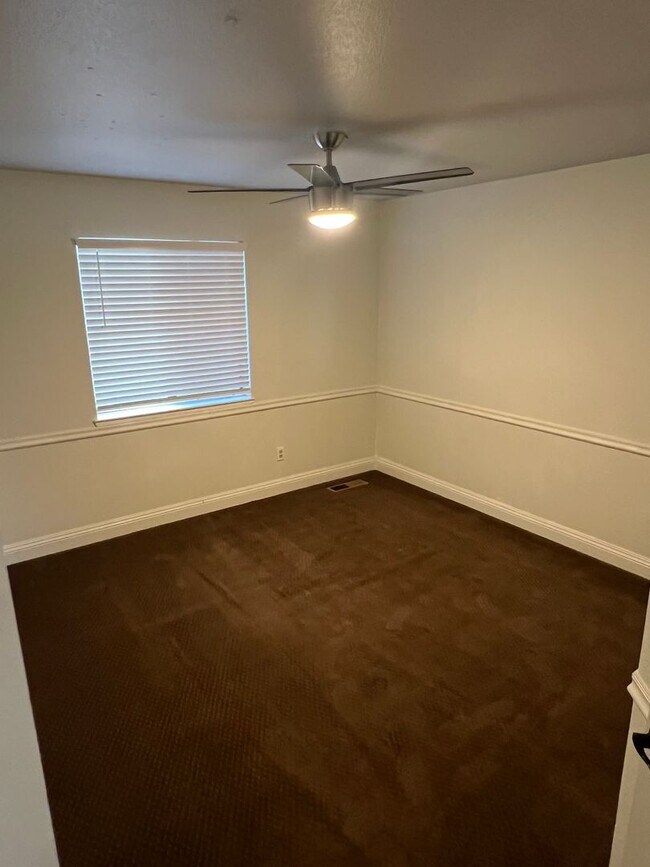 Building Photo - 3 bedroom, 2 bathroom, 1447 Sq Ft