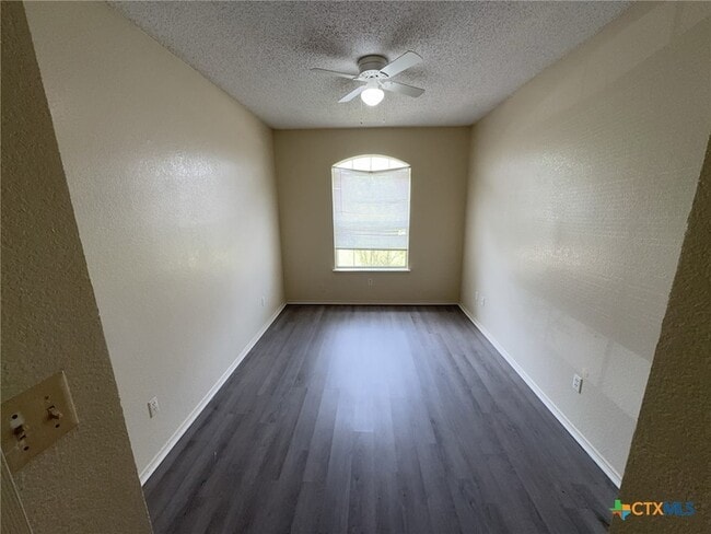 Building Photo - 4303 Fawn Dr
