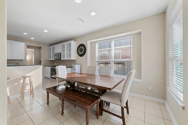 Building Photo - 9431 Thurber Ridge Dr