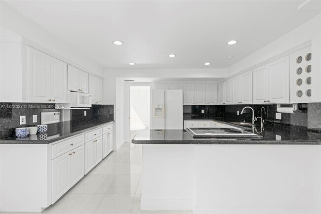 Building Photo - 6795-6793 Brookline Dr