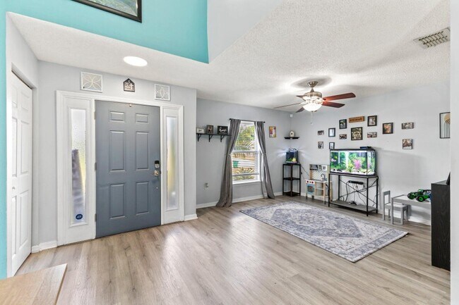 Building Photo - 3861 SW Chaffin St