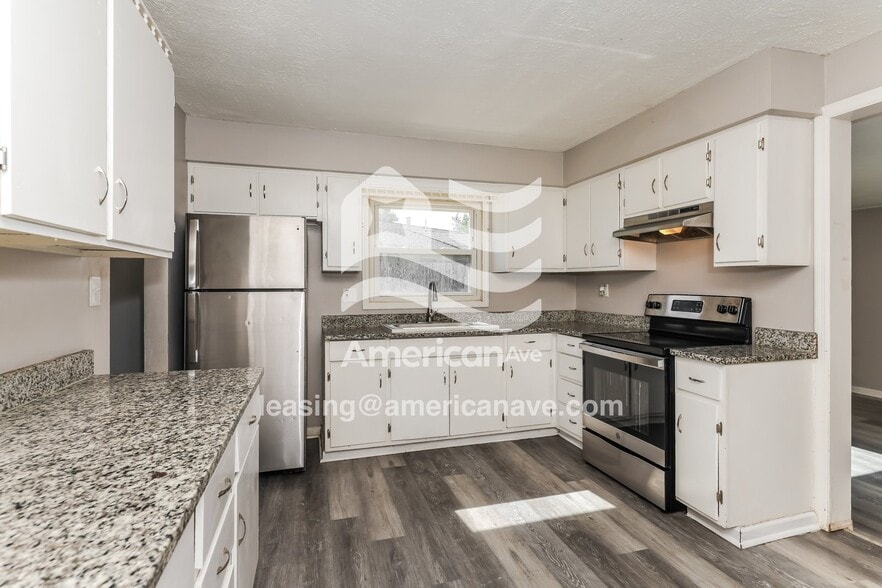 Building Photo - 2195 Mountview Cir