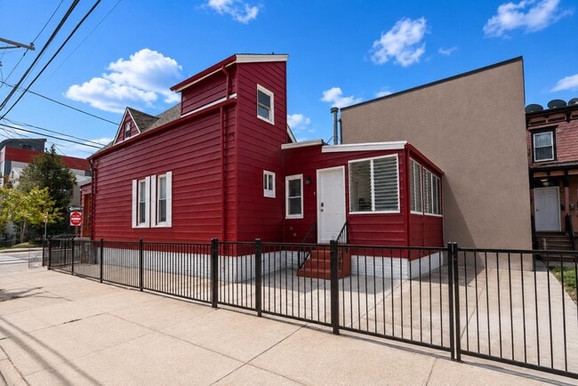 Building Photo - 117 Sherman Ave