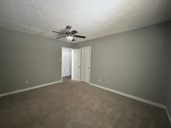 Building Photo - 6466 Kelmscot Ct