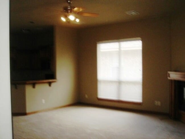 Building Photo - Open Plan - Edmond Schools - Must See