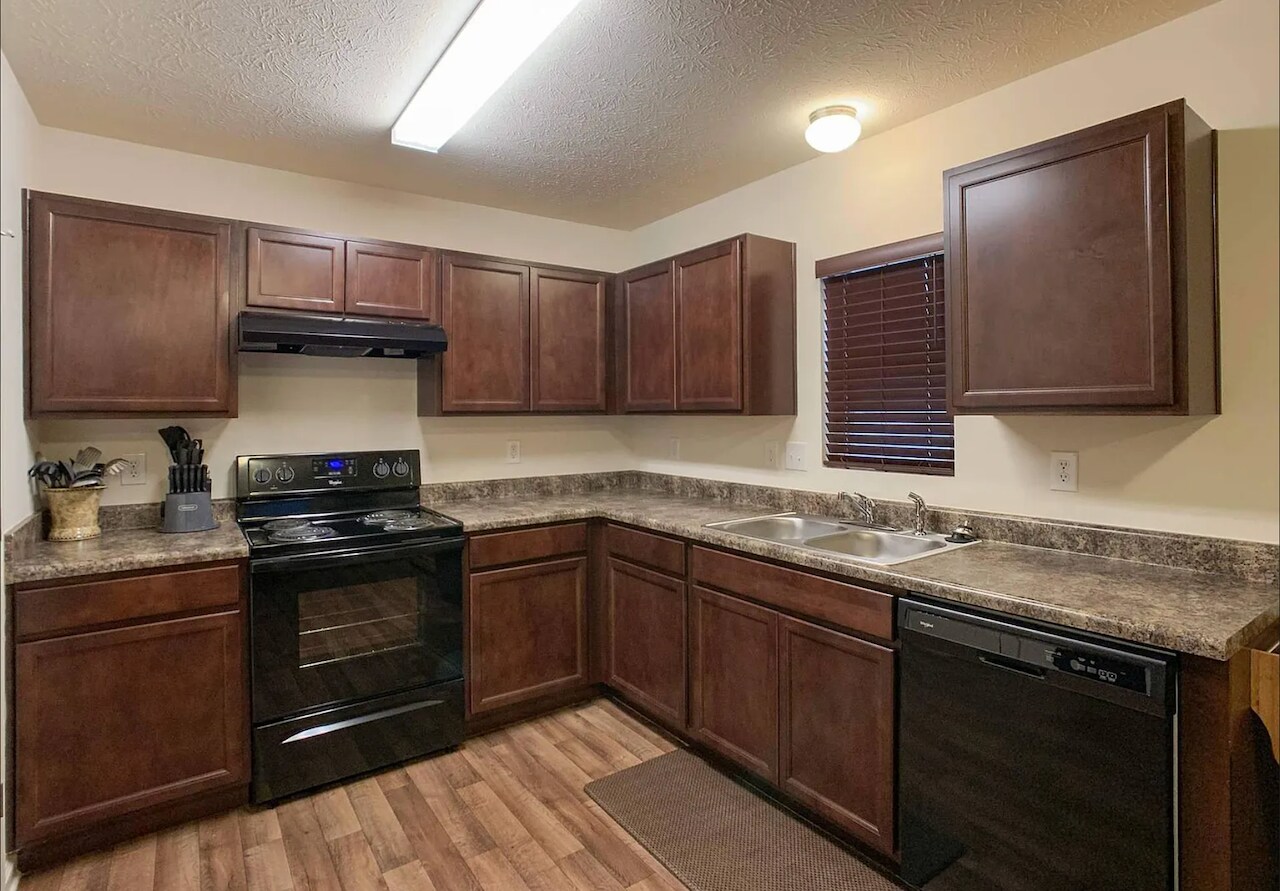 Building Photo - 391 Ariel Dr