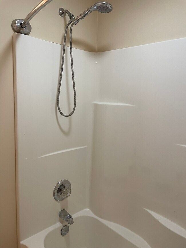 Building Photo - 2410 Bell St