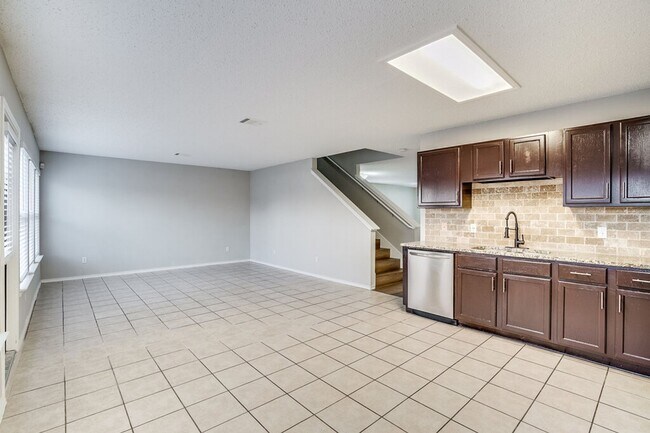 Building Photo - 1001 Howell Terrace Pl