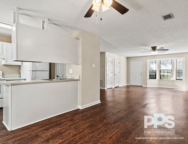 Building Photo - 107 Church St