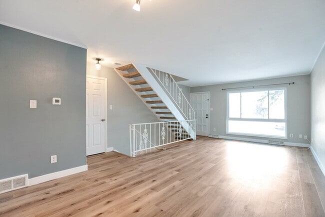Building Photo - Inviting Townhome w/ 2-car Carport off the...