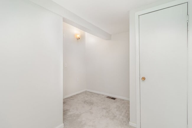 Building Photo - Spacious 5 Bed | 2 Bath Home in the Heart ...