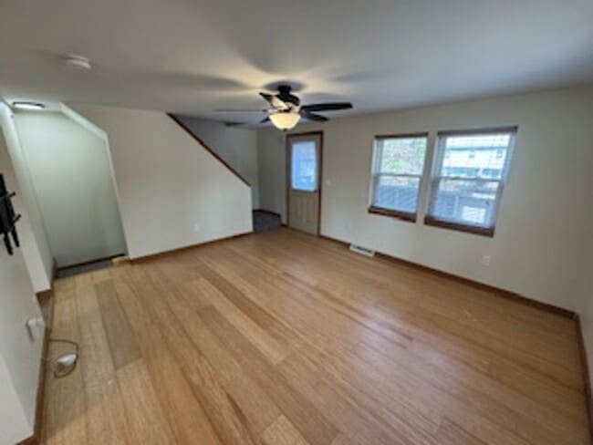Building Photo - Charming 2BD/1BA Townhome in Burlington’s New North End