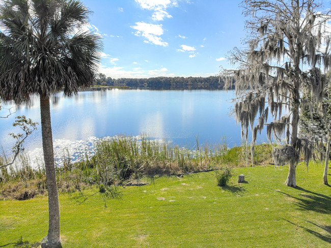 Building Photo - 2/2 with bonus room, beautiful lake views!...