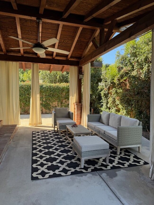 Building Photo - Prime Ojai Location!