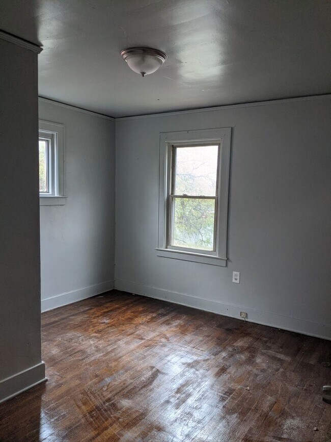 Building Photo - 9341 Roselawn- 3 BEDS & 1.5 BATH FOR RENT!