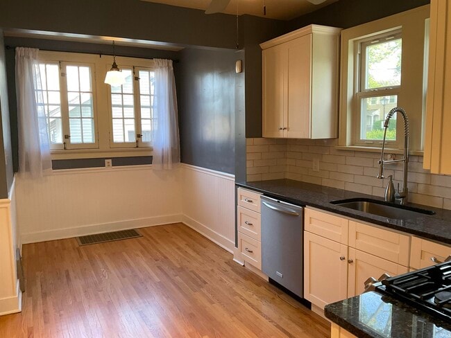 Building Photo - 3621 Hoagland Ave