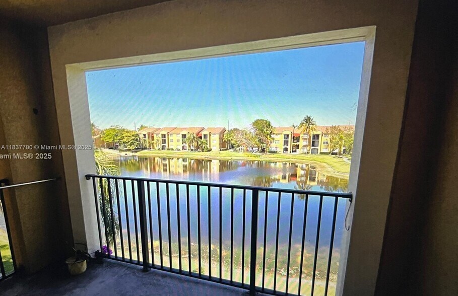 Building Photo - 2200 E Preserve Way