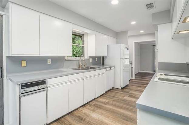 Building Photo - 2913 Ridgedale Dr