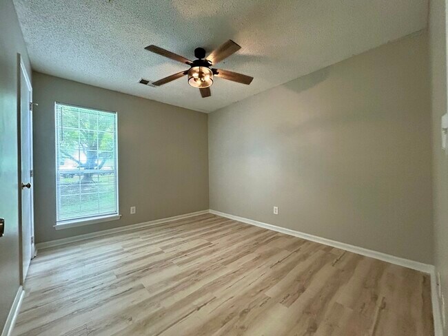 Building Photo - 8607 Kirkley Glen Ln