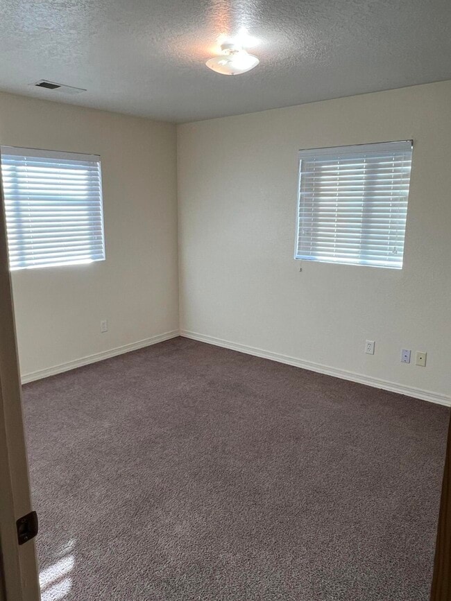 Building Photo - 8902 Aztec Rd NE