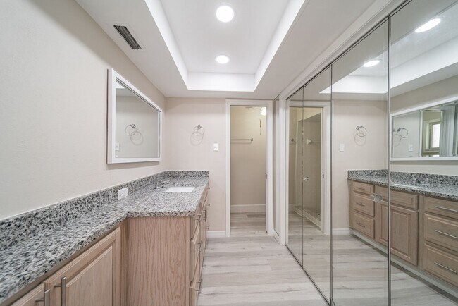 Building Photo - Welcome to your dream rental in Cape Coral! This fully remodeled, MONTH TO MONTH available home.