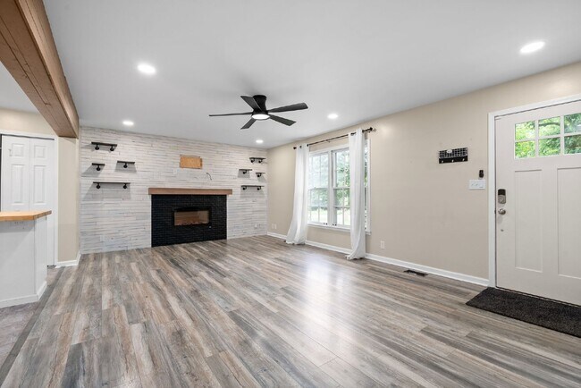 Building Photo - 1026 Foxmoor Dr