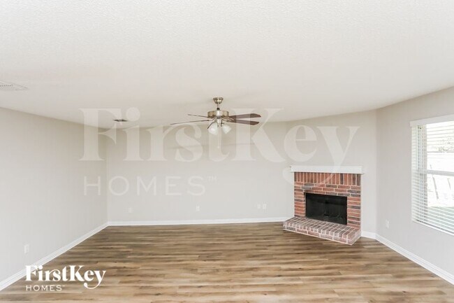 Building Photo - 1610 Cliffbrook Dr