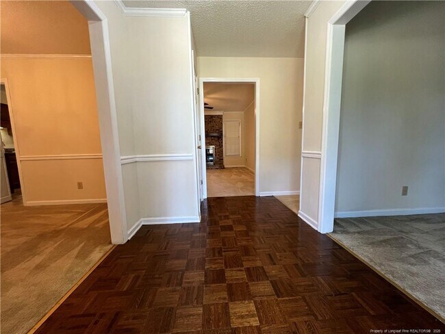 Building Photo - 6017 Lakeway Dr