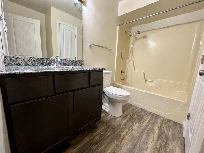 Building Photo - 2 Bedroom | 2 Bath | Apartment