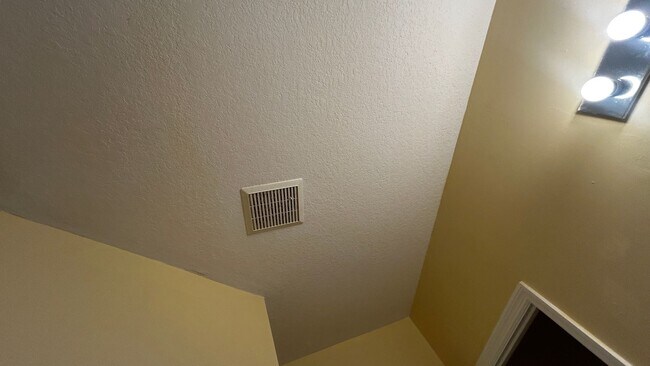 Building Photo - SPECIAL $500 off 1st Months' Rent-Charming Single-Family Home for Rent in Lehigh Acres