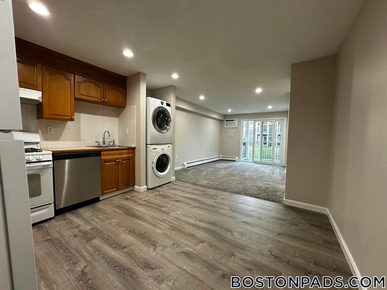Building Photo - 15 Kenmar Dr
