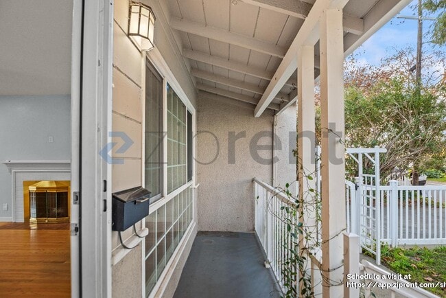 Building Photo - 3848 James Ave