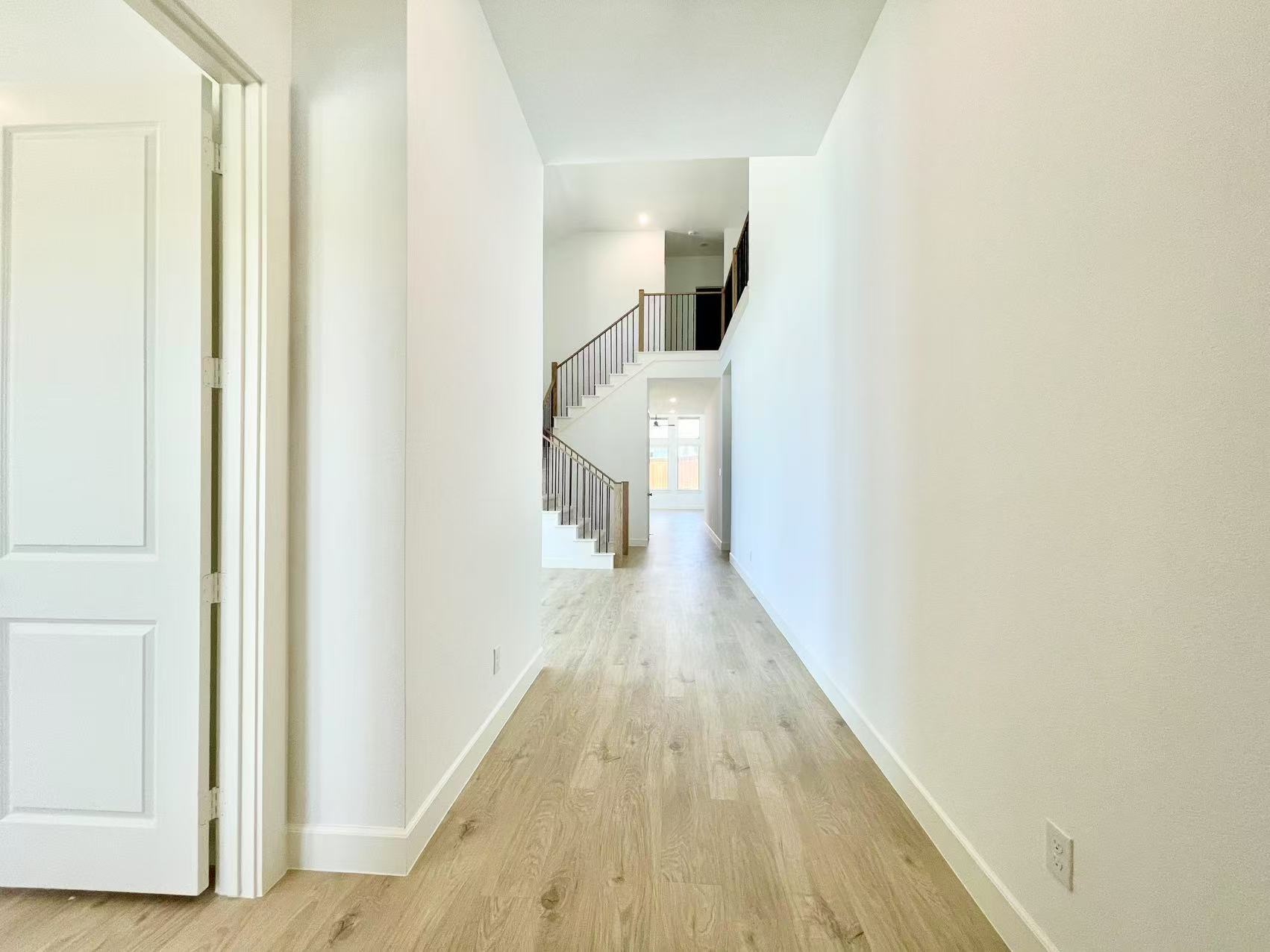 Building Photo - 15603 Valerian Trl
