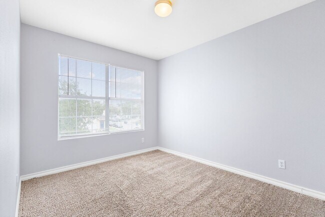 Building Photo - 3 bedroom and 2.5 bathroom located in The Gardens at The Summit Subdivision