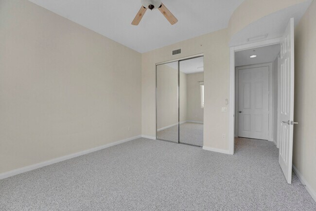Building Photo - 9 Harbour Isle Dr E