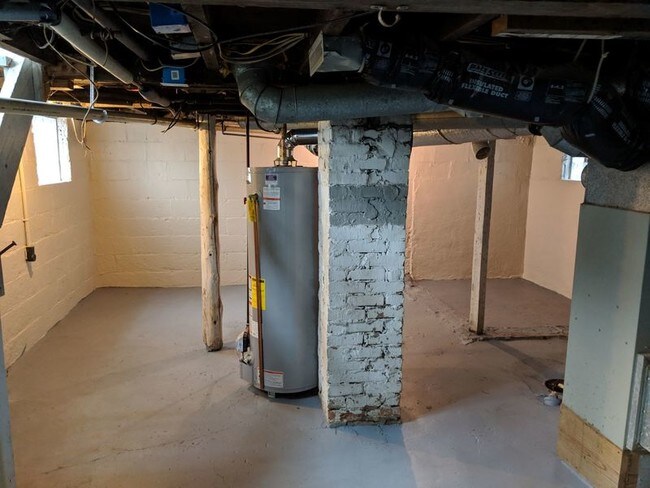 Building Photo - 1410 N Chestnut St