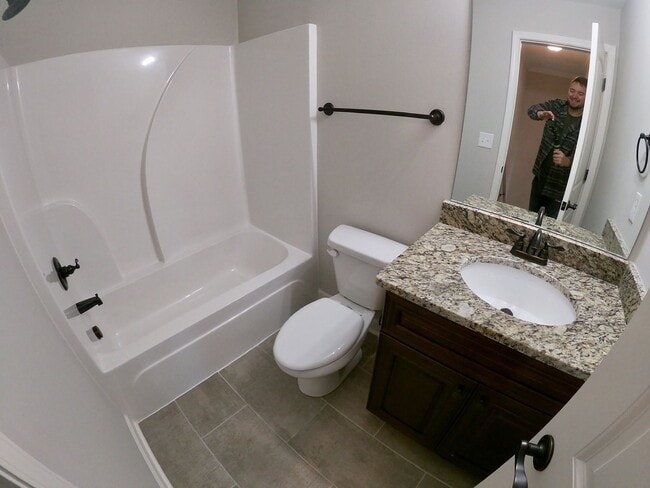 Building Photo - FOR LEASE - 3 Bed, 2.5 Baths, 1300sqft (Ha...