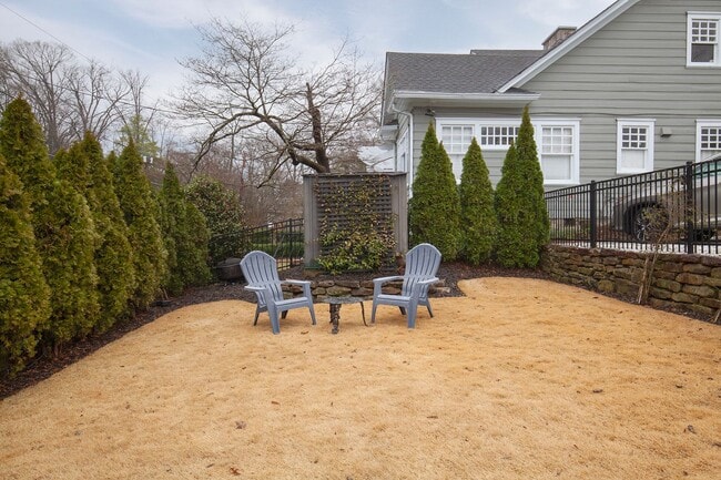 Building Photo - Timeless 3/2 in the Heart of Midtown by Piedmont Park!