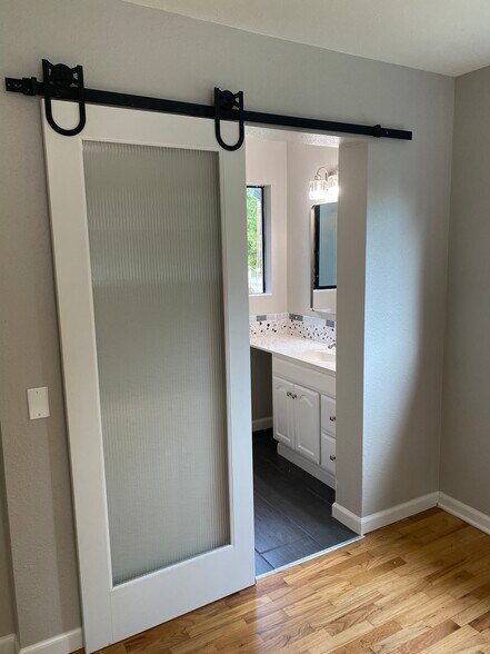 Building Photo - 6519 Illahee Rd NE